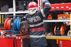 Bărbat suprins de un mal surpat în Sibiu – Trei echipe de pompieri intervin