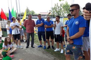 Reprezentanti ai SSC Farul si ai DJST: Constanta, in mijlocul copiilor care participa la Scoala de vara“