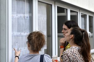 Primele rezultate la Bacalaureat: promovabilitate de 67 la sută şi două medii de 10