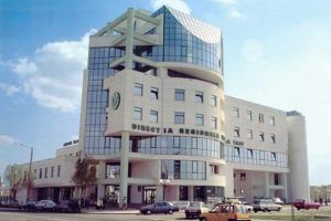 Proces de râsul curcilor! Vama nu a plătit telefonul şi internetul