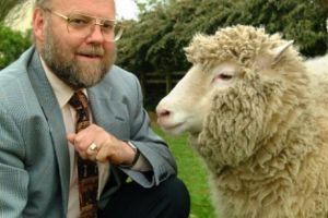 POVESTEA UNEI FOTOGRAFII. Oaia Dolly, dovada că nimeni nu se poate juca de-a Dumnezeu