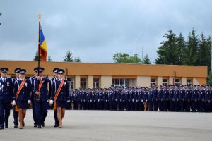 Cei care vor să devină poliţişti nu trebuie să aibă tatuaje ori piercing-uri la vedere