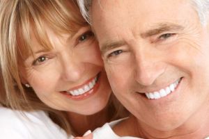 Ti-ai pierdut complet sau partial dantura? Afla care este tratamentul cu implant dentar de care ai nevoie