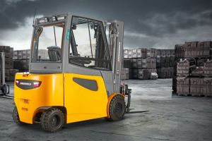 Bărbatul decedat miercuri seara în urma unui accident de muncă nu avea autorizaţie pentru motostivuitor