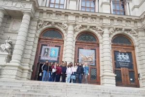 15 elevi de la Colegiul Naţional „Mihai Eminescu” Suceava au vizitat Budapesta şi Viena ...