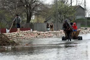 Prefectura face apel la „implicarea civică” a bihorenilor: donaţi hrană şi produse de igienă pentru sinistraţii din ţară