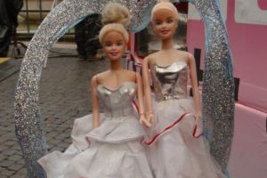 
Lovitură pentru familia tradiţională! Un tribunal din Bulgaria a decis că persoanele de acelaşi sex care formează un cuplu au drept de rezidenţă în această ţară