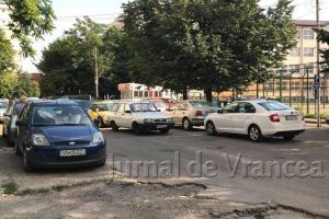 Amenzi de mii de lei pentru staţionări în locuri interzise