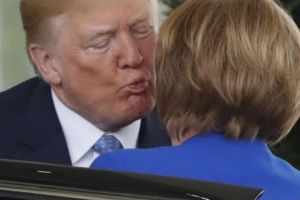 RĂZBOIUL Comercial: Merkel CEDEAZĂ în faţa lui Trump
