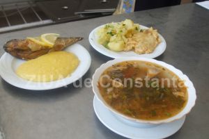 Constanteni, aveti grija unde mancati!: Povestea unei tinere care a ajuns la spital dupa o masa in oras