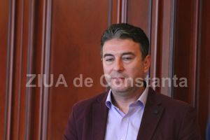 Constanteanul suparat: Mizerie si scaune rupte in spatiul de asteptare de la Serviciul pentru Eliberarea Pasapoartelor. Cum raspunde conducerea institutiei?