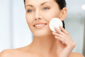 Curăţă-ţi tenul în câţiva paşi simpli!