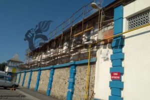 Angajaţi ai Novara Impex SRL au introdus telefoane mobile în Penitenciarul Târgu-Jiu! – Vinovaţii, sancţionaţi să viziteze deţinuţii, deşi nu au făcut asta vreodată