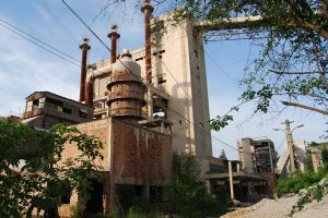 Doi tineri au murit carbonizaţi la furat de cabluri de cupru