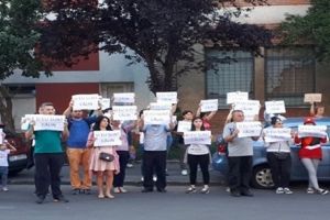 Protestatarii braşoveni au ţinut un moment de reculegere în memoria lui Călin Fărcaş