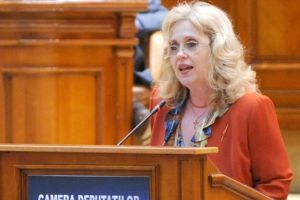 Tanti Peneş Curcana suflă în trompeta primărească