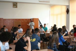 Minţi strălucitoare la Beclean. Pasionaţii de robotică nu lasă să treacă o zi fără să înveţe ceva nou (FOTO)