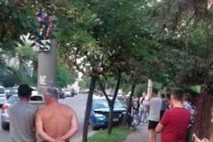 Neatenţia face din nou victime la Cluj! Un tânăr a fost lovit de maşină în timp ce traversa strada neregulamentar, pe trotinetă FOTO