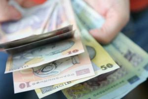 Fiecare zi aduce o nouă creştere a ratelor la credite. Argeşenii cu credite la bănci, din ce în ce mai împovăraţi