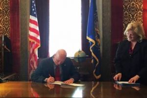 Guvernatorul Pete Ricketts a proclamat 2018 drept Anul Centenarului României în statul american Nebraska