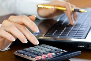 Statistică: Peste 90% din cheltuielile românilor au fost alocate pentru consum şi plata ”dărilor” către stat