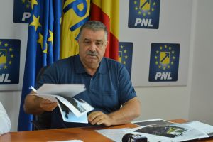 PNL Bihor acuză Consiliul Judeţean: Prin „marea asfaltare”, aruncă banii pe drumuri în stare bună, dar nu le repară pe cele „catastrofale” (FOTO)