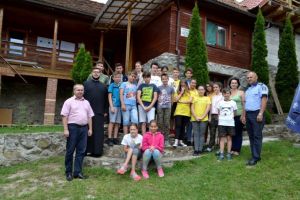 Acţiune de prevenire a poliţiei împotriva consumului de droguri, alcool şi traficului de persoane în taberele din judeţ