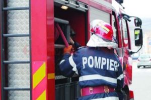 Un autocar a luat foc, la Bumbeşti-Piţic