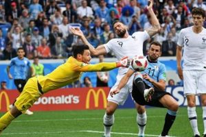 Franţa se califică în semifinale, cu largul concurs al portarului uruguayan