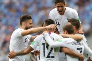 CAMPIONATUL MONDIAL. Franţa, prima echipă care ajunge în „CAREUL DE AȘI”. Uruguayenii n-au mişcat în faţa „cocoşilor”