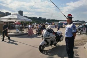 Politistii actioneaza pentru mentinerea sigurantei pe durata festivalului NEVERSEA (galerie foto)