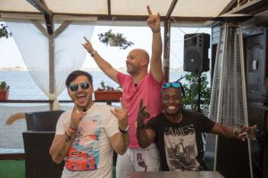 Sezon nou Poftiti la Nea Marin: Fernando, fost concurent Chefi la cutite, a cucerit clientii de pe litoral cu reteta de mici care nu ingrasa