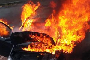 Porsche în flăcări, pe strada Domnească