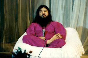 Fondatorul sectei Aum, artizanul atacurilor cu gaz sarin, a fost executat!