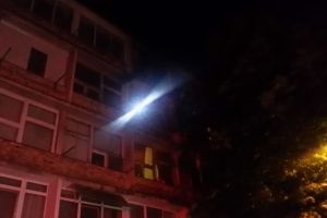 VIDEO. Explozia urmată de incendiu de pe Aleea Constructorilor, filmată de un localnic