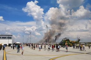 A luat foc în aer! Un MIG 21 Lancer s-a prăbuşit la un show aviatic în Călăraşi