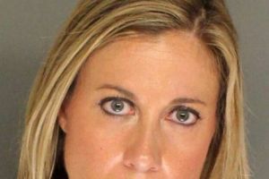 O profesoară de liceu care a ÎNTREŢINUT relaţii intime cu doi elevi a fost reţinută. „A sfidat ORDINUL judecătoresc şi a... ”