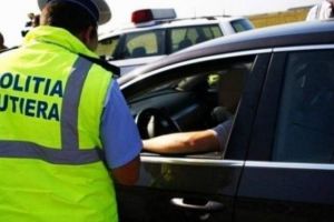 DE CARTEA RECORDURILOR. Un bărbat din Argeş a circulat 42 de ani fără permis. Avea carnetul de conducere suspendat din 1976