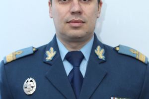 MApN. Ceremonii dedicate memoriei comandorului Florin Rotaru, cazut in timpul mitingului aerian de la Fetesti