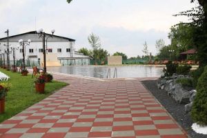 Se redeschide strandul cu apa termala de la Lovrin: bazin exterior si interior, sauna si teren de sport