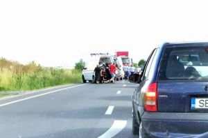 Accident grav din cauza vitezei pe DN 14 – Două maşini implicate şi şapte răniţi – Trafic Blocat