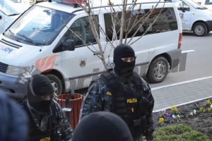 Bătaie la intrarea într-un club din Târgu-Jiu