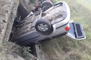 FOTO: Familie implicată într-un accident spectaculos