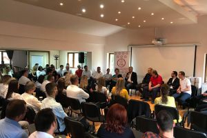 Miniştri şi parlamentari, la Şcoala TSD ”(r)Evoluţia Ideilor”. „Viitorul stă în mâna celor curajoşi”