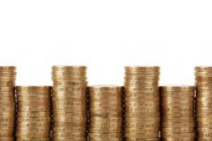 Fitch a confirmat ratingul Romaniei la “BBB minus”, dar avertizeaza ca ar putea depasi tinta de deficit in 2018 si 2019