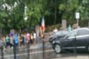 Iohannis susţinut la Cluj de protestatarii #rezist 