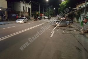 TÂRGOVIȘTE: Un şofer a avariat două autoturisme parcate şi un stâlp de electricitate, pe Tudor Vladimirescu