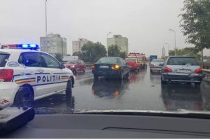 FOTO. Accident cu victime pe Podul Decebal. Echipaje SMURD au intervenit