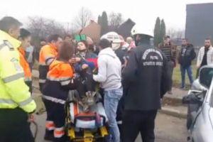 Opt răniţi în accidente rutiere