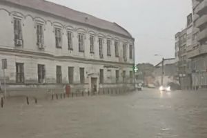 Cod portocaliu de furtună, inclusiv în Oradea: Mai multe străzi au fost inundate